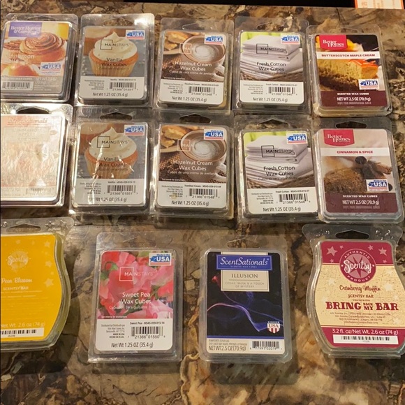 lot of 14 wax cubes